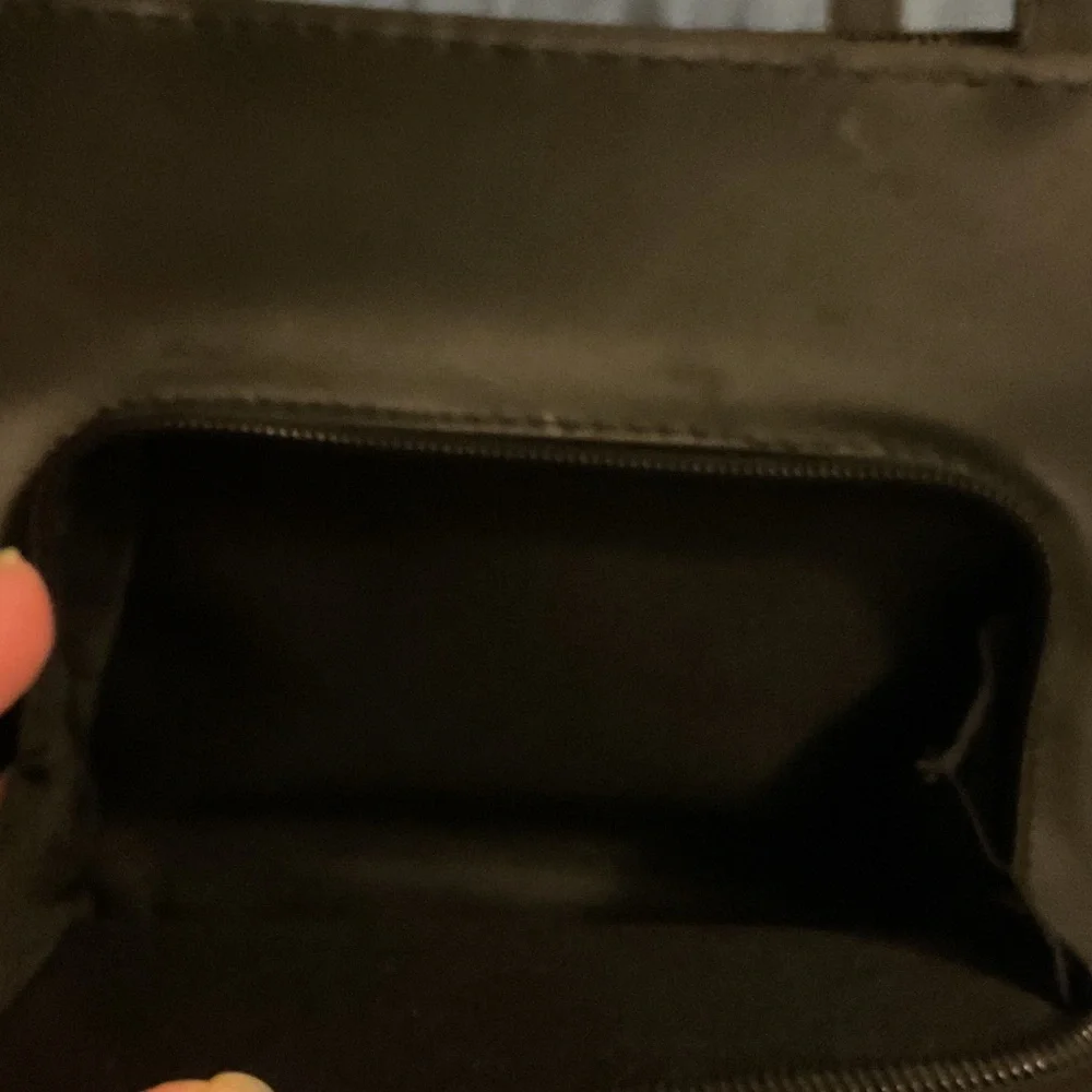 Chic Black Mini Bag with Heart Charm - Picture 4 of 6